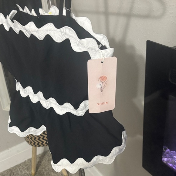 SHEIN Black Blouse with White Trim - Picture 2 of 3